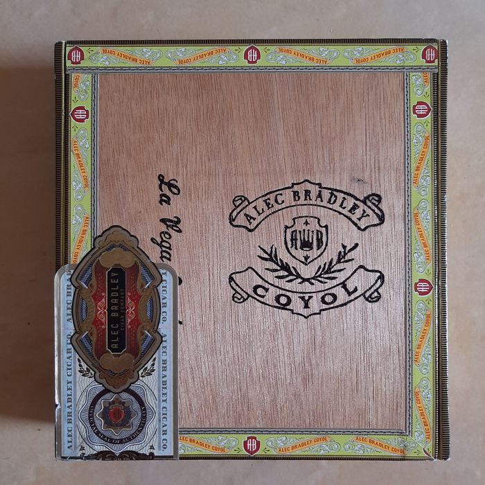 Drewniane pudełko na drobiazgi