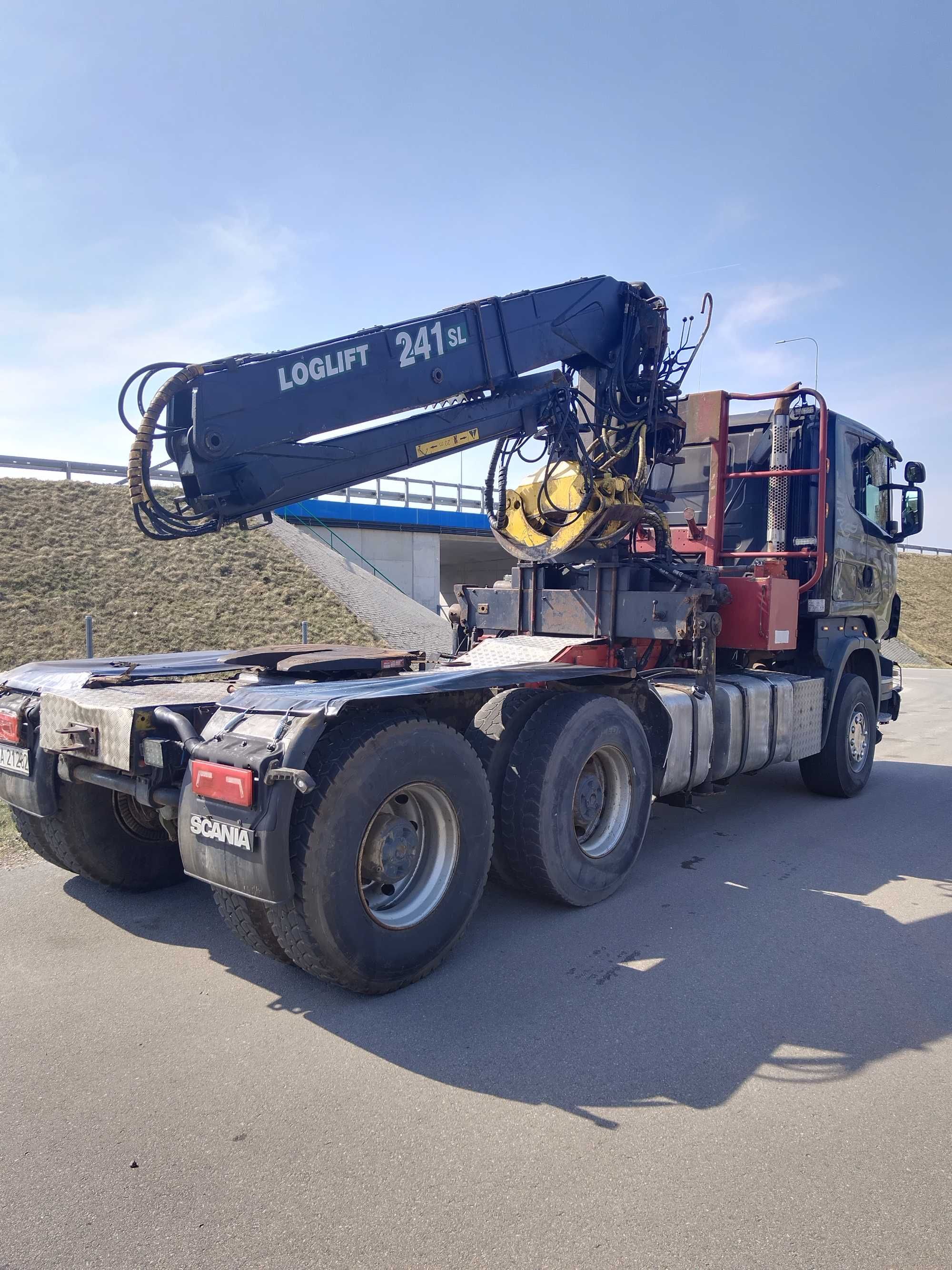 Scania R580 6x4 do drewna dłużycy lasu