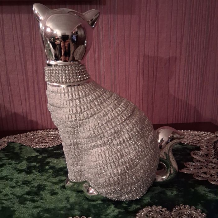 Dwie figurki kotów z cyrkoniami