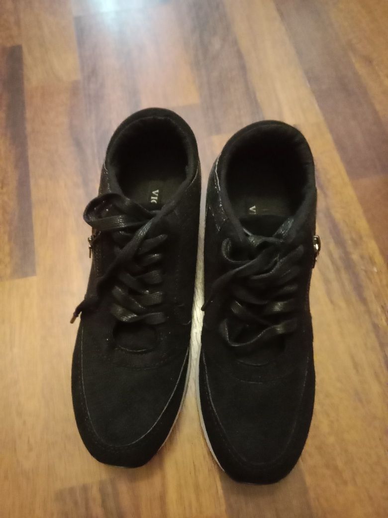 Buty damskie na koturnie