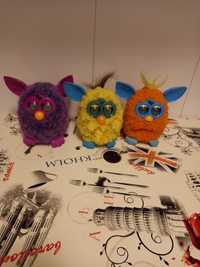 Bonecos furby a funcionar