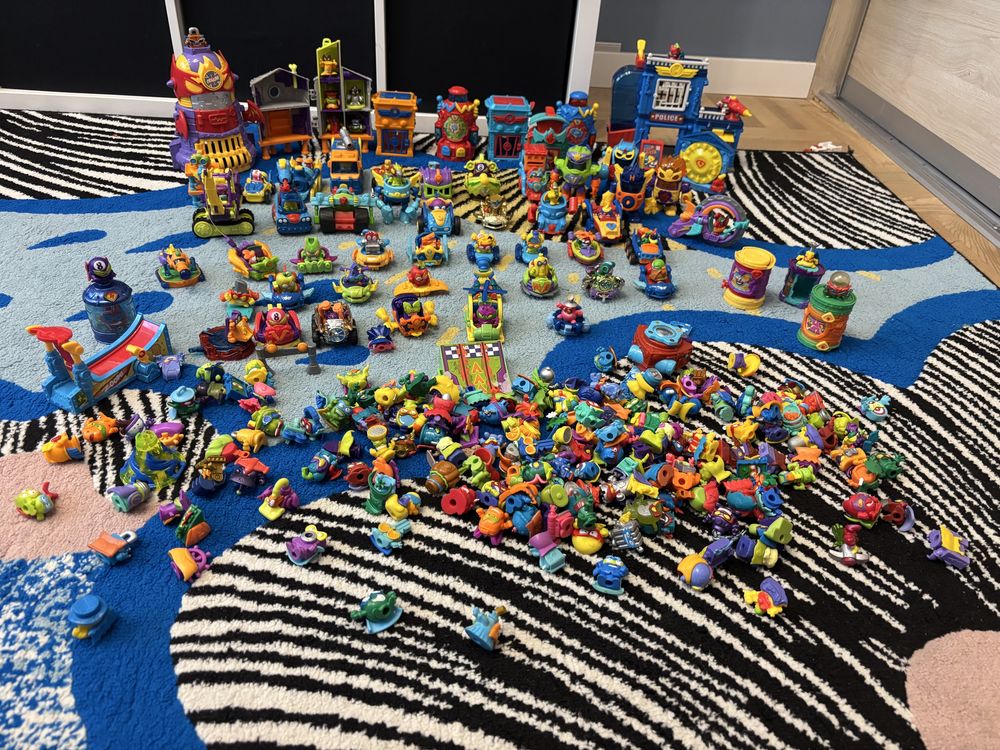 MEGA zestaw Super Zings 243 figurki + pojazdy + bazy +labolatorium itp