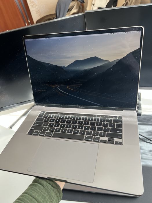 Macbook Pro 16 - Intel I9 16/1024