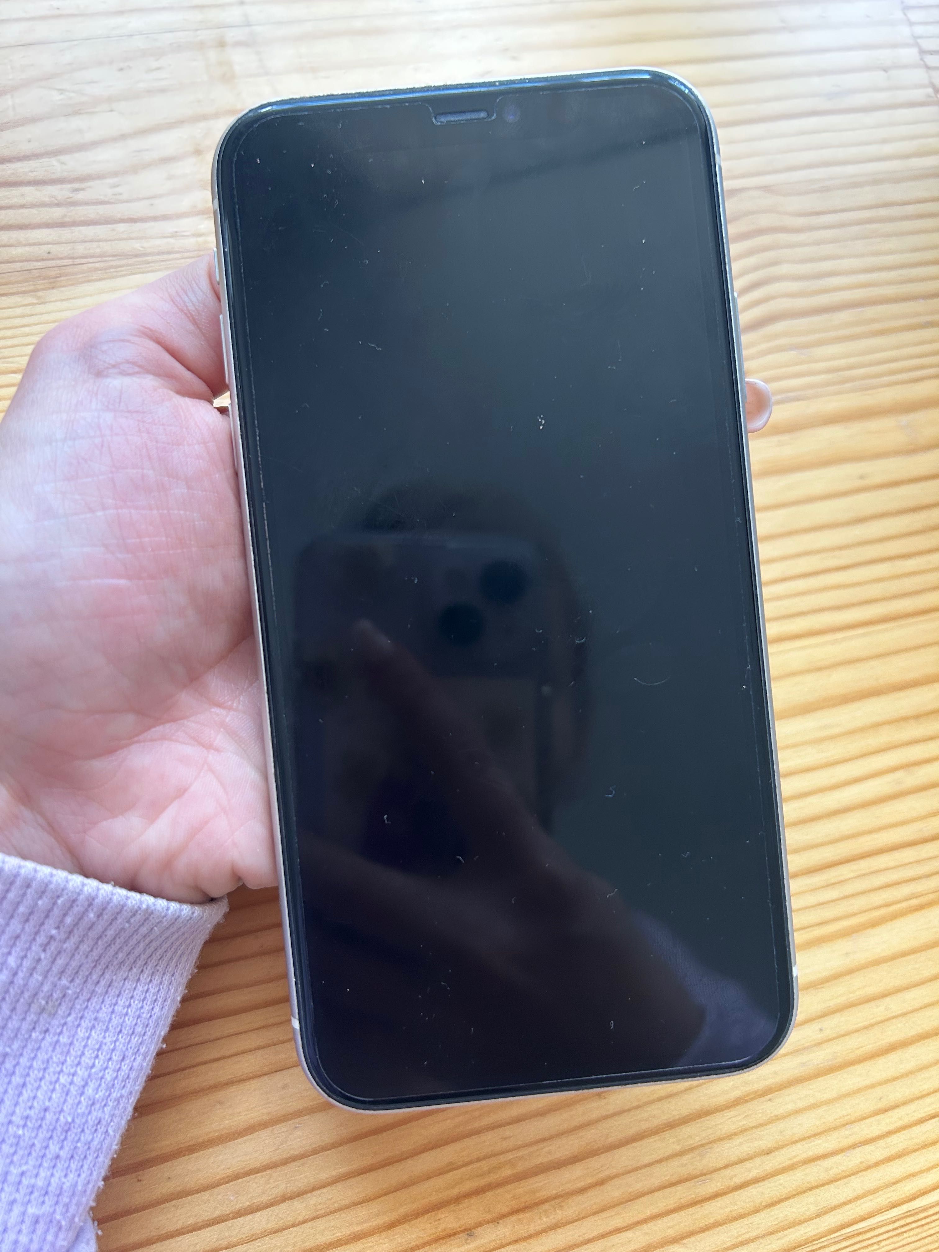 iPhone 11 64GB w bardzo dobrym stanie