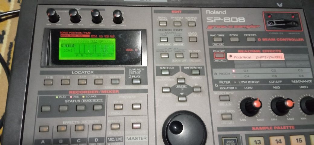 ROLAND SP-808 (Sampler)