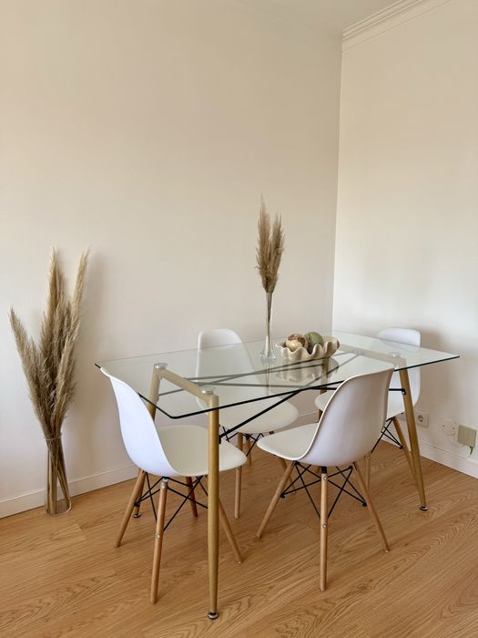 Mesa de jantar com 4 cadeiras