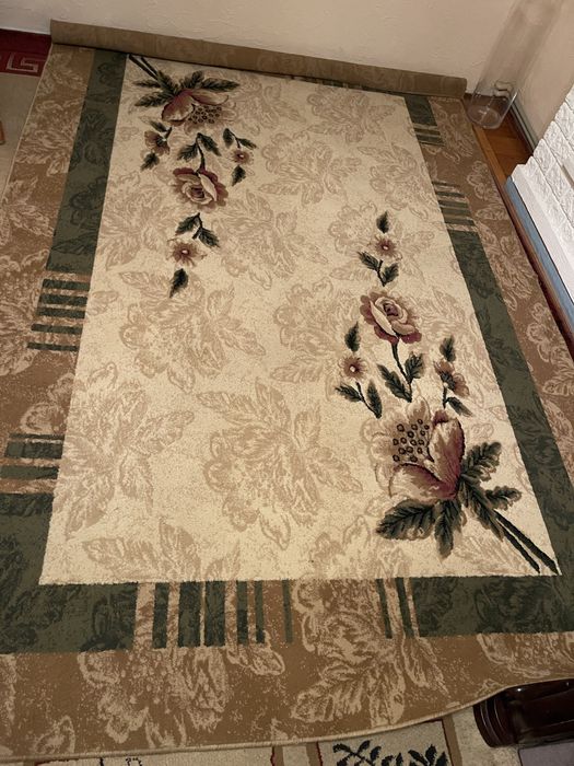 Красивий килим 2.0/3.0 в ідеальному стані