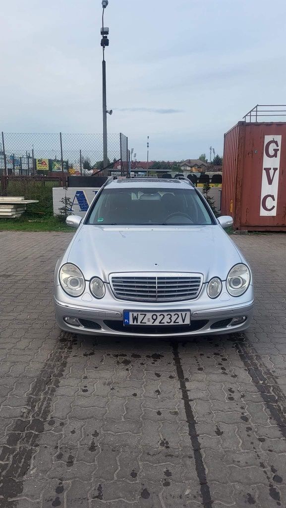 Mercedes 211 na części !!!