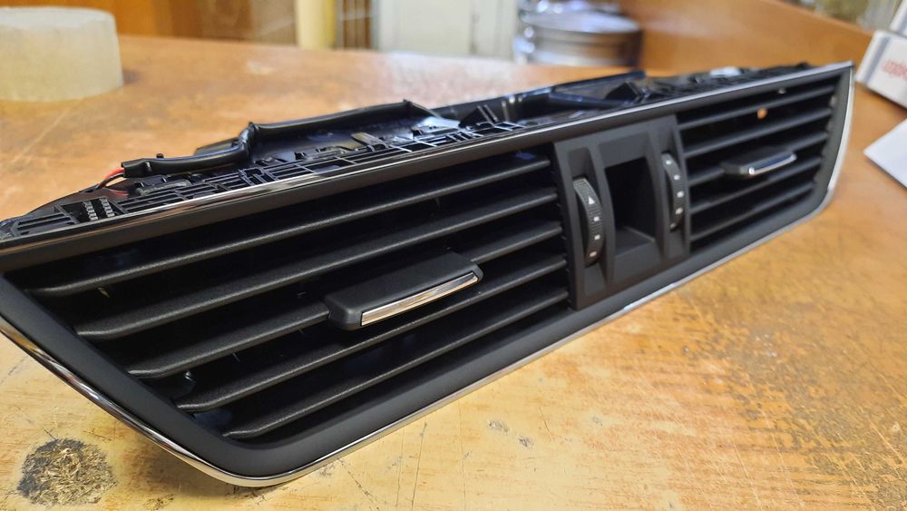 Решетка обдува Superb Octavia 3 MK3 13-20 5E0819702 5E0820951