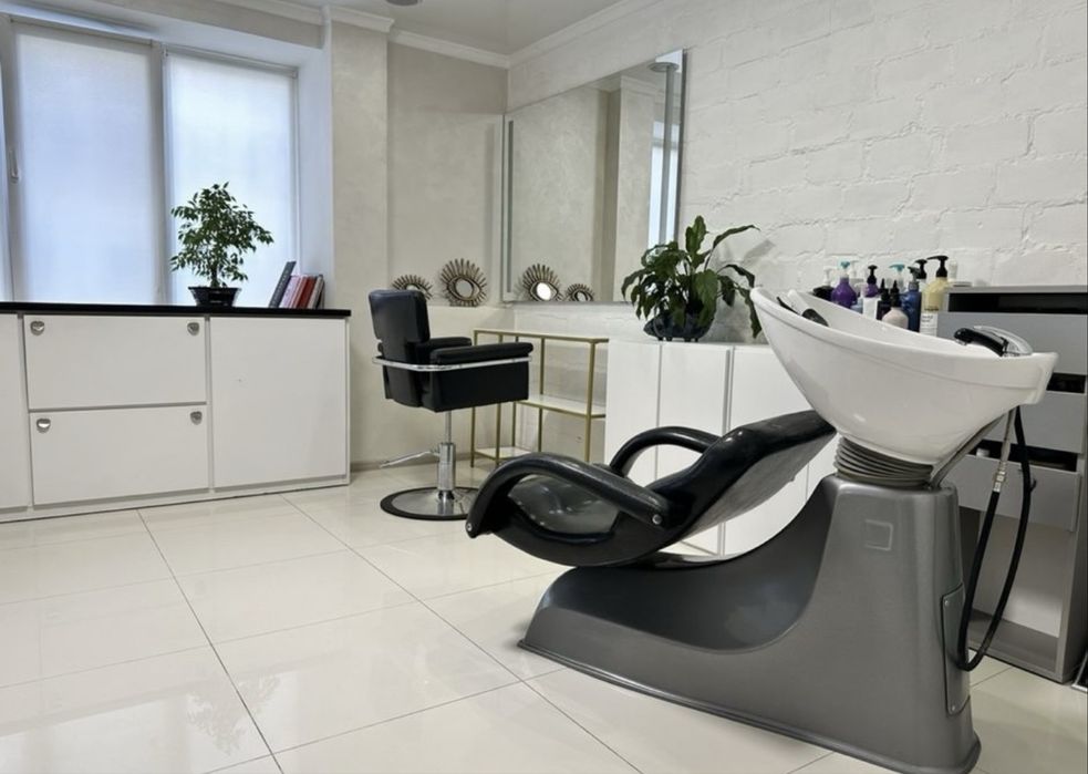 Оренда робочого місця перукаря