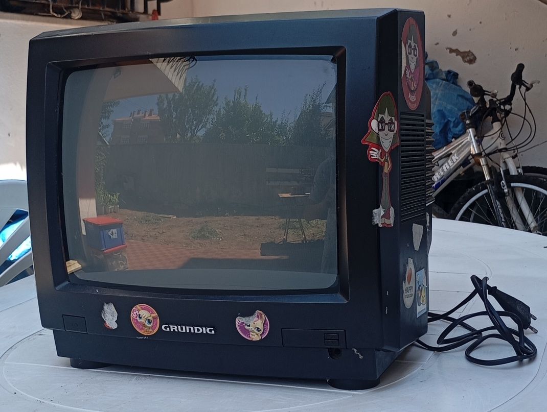 Televisão a cores Grundig
