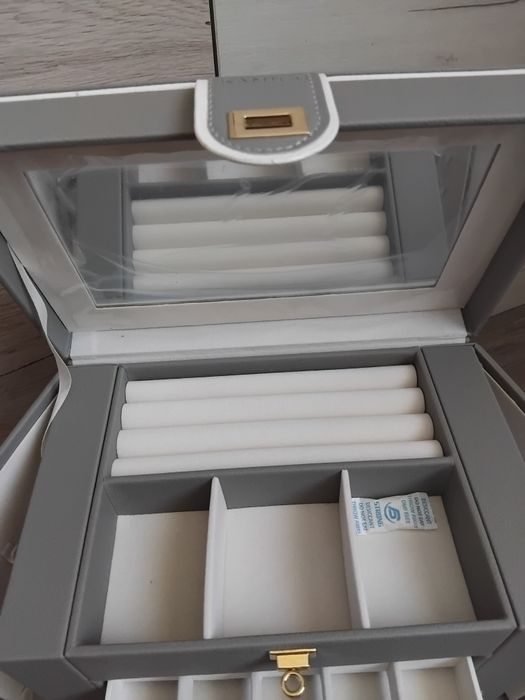 Шкатулка скринька для прикрас