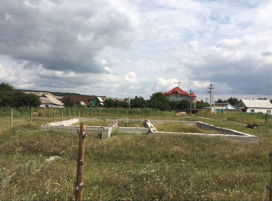 Земельна ділянка з фундаментом