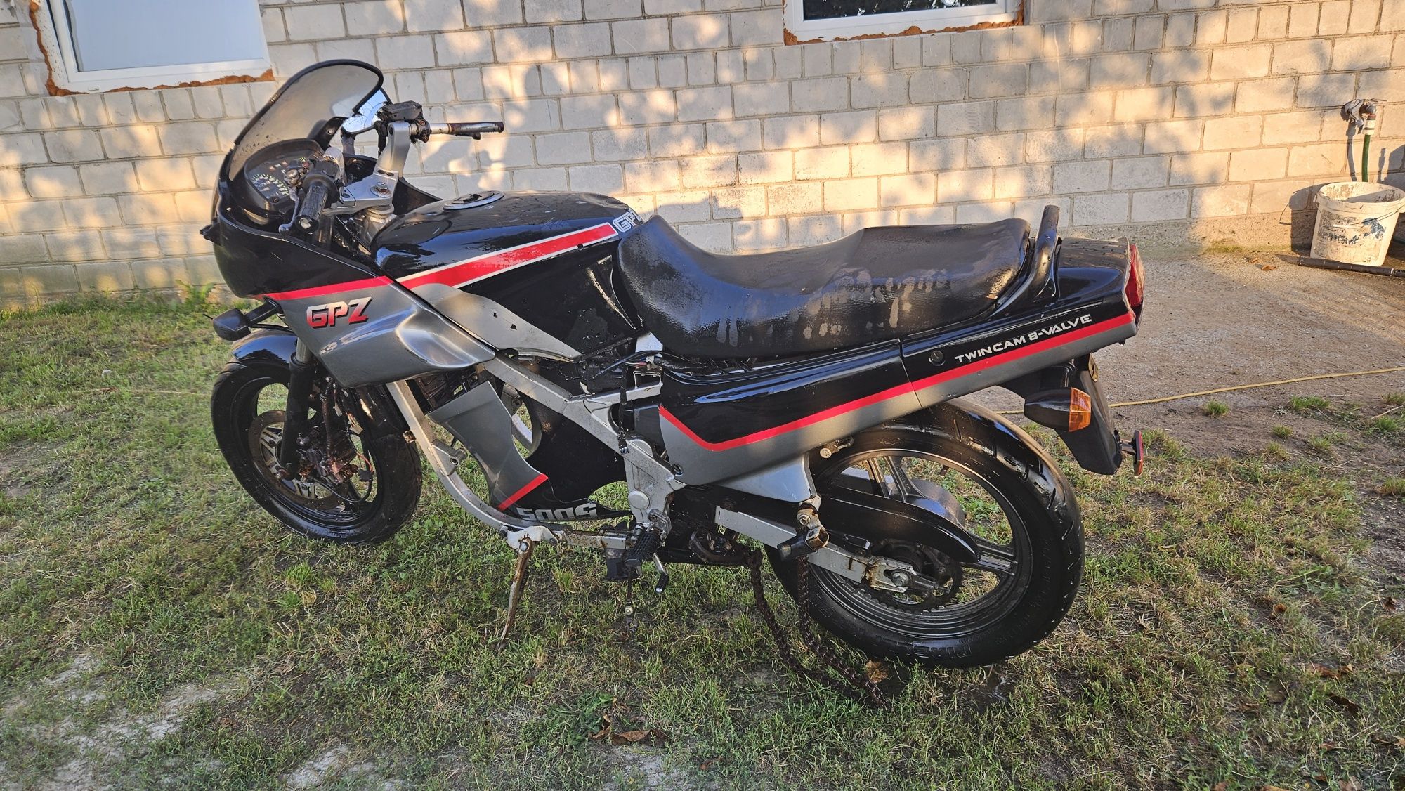 Kawasaki  GPZ 500 rama części