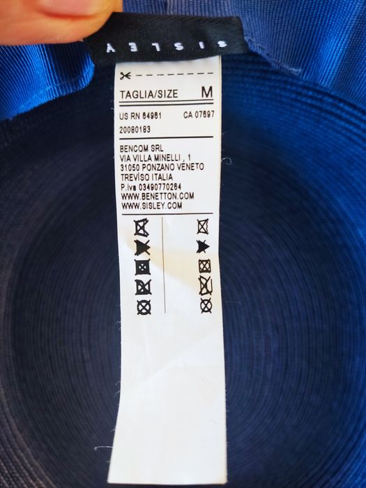 Капелюх синього кольору