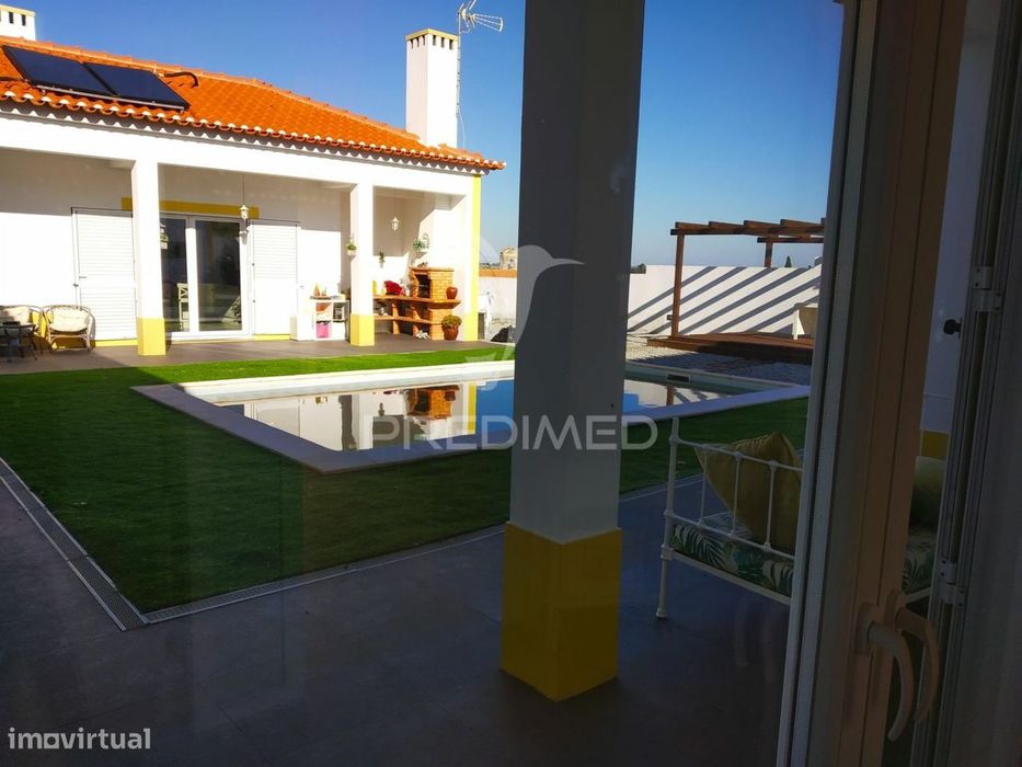 Moradia T5 pronta a habitar em Serpa
