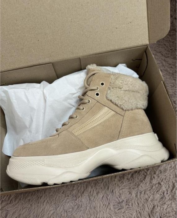 Продам зимові чоботи