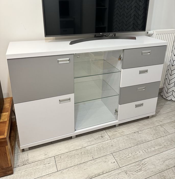 Komoda z witryną szufladami 160x100 cm robiona na zamówienie,