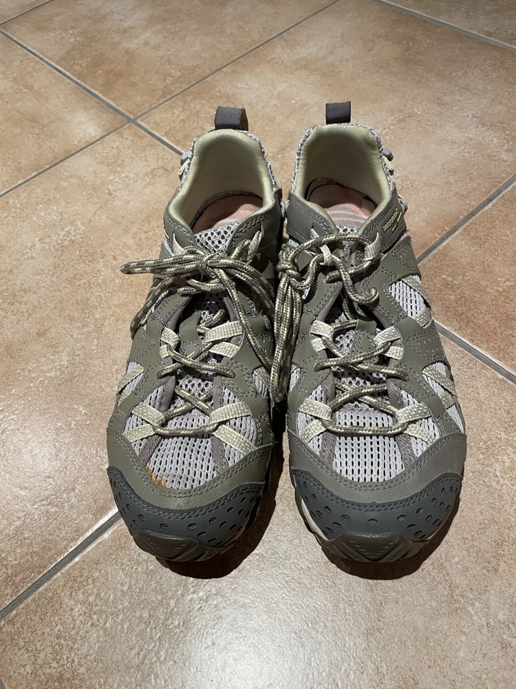 Sandalias e tenis