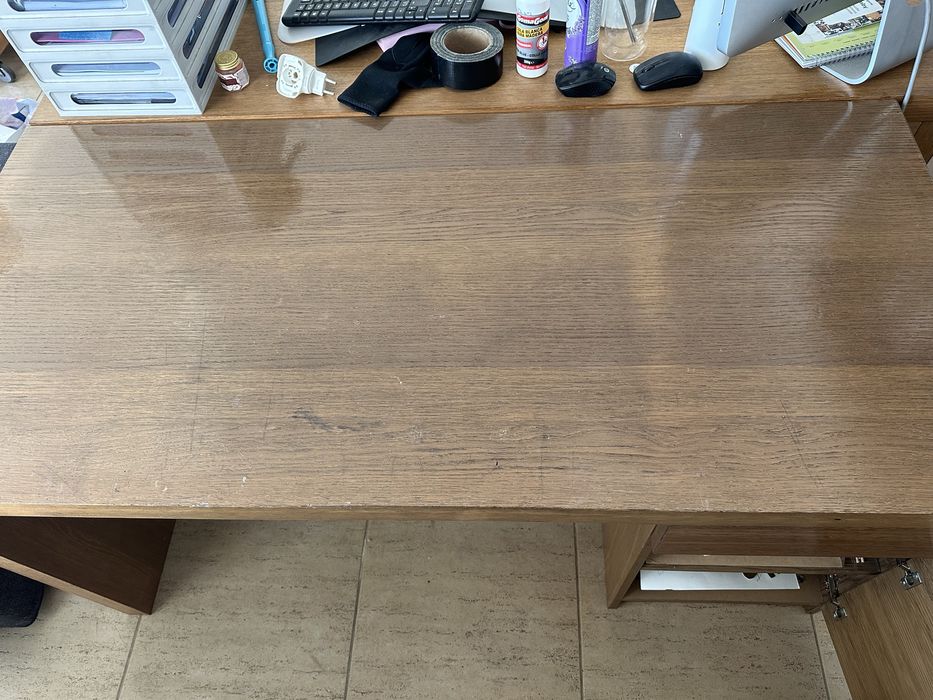 Secretaria castanha do ikea