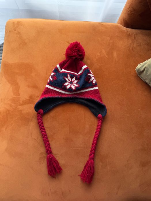 Czapka z pomponem i ozdobnymi warkoczami Atlantis USA unisex rozm. uni