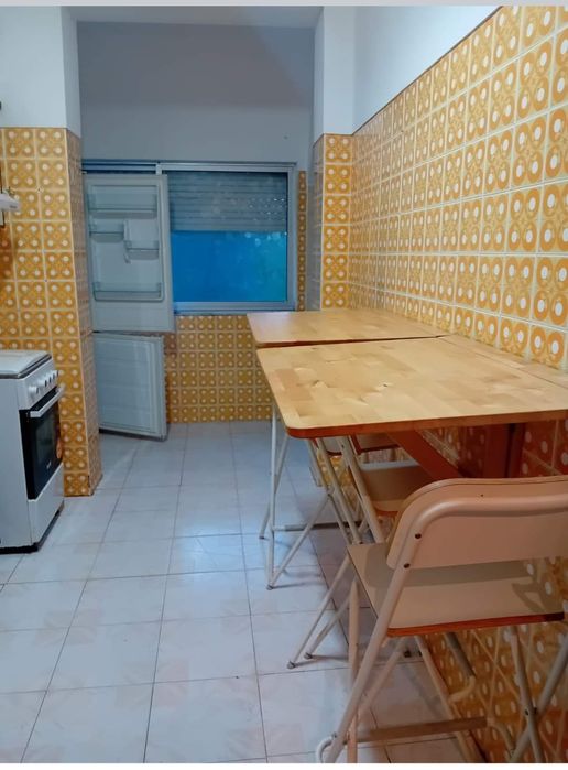 Quarto casal em praceta central de Setubal