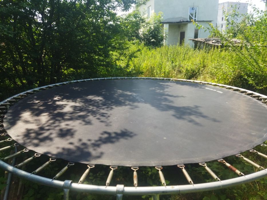 Батут 3,6 м ( з більших)