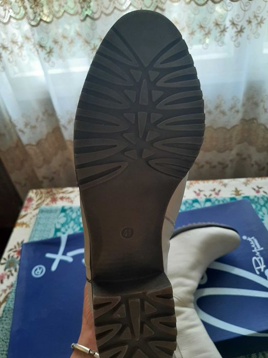 Женские белые сапоги