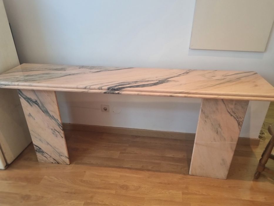 Consola / mesa de entrada em mármore rosa