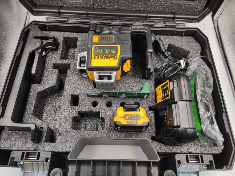 Na Lewara Laser 3-wiązkowy 3D DeWalt DCE089G