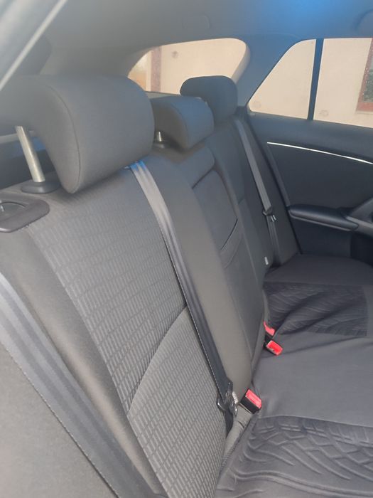 Тойота Avensis 2.0