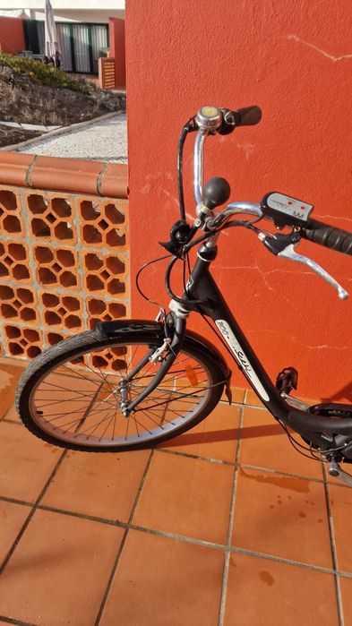 Bicicleta elétrica em muito bom estado. Pouco Uso.