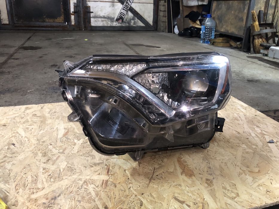 Фара ліва рав 4 2016-18 рік