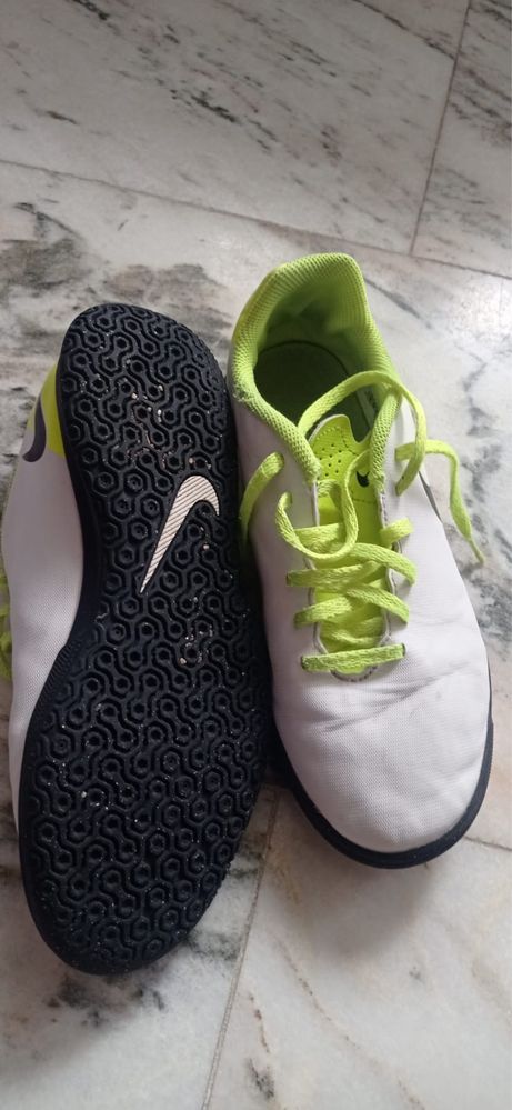 piłkarskie buty Nike dziecięce 38