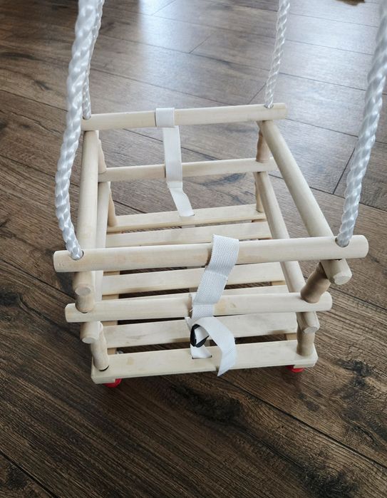 Nowa huśtawka dziecięca