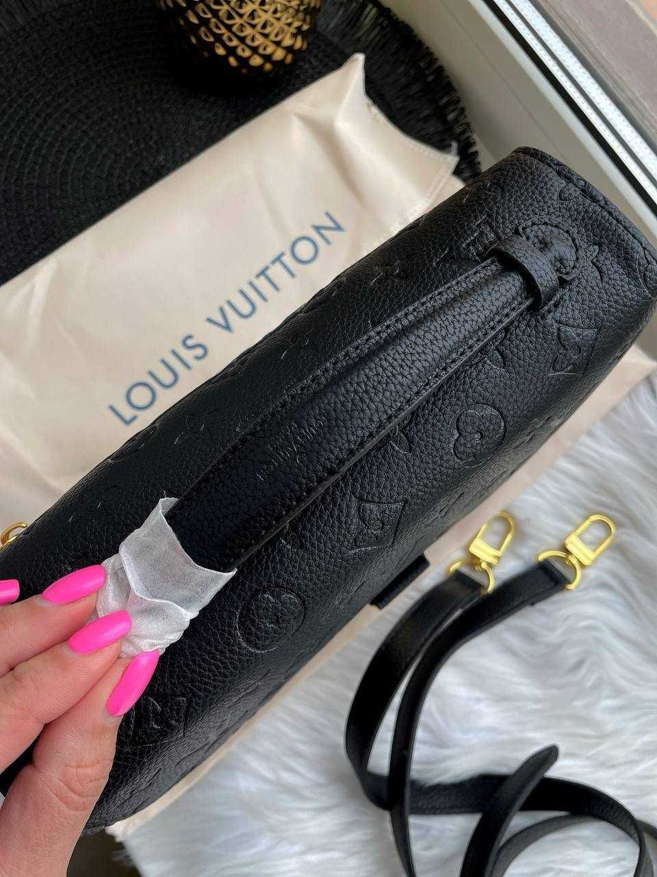 сумочка Louis Vuitton Premium 
Є фабричний номер
