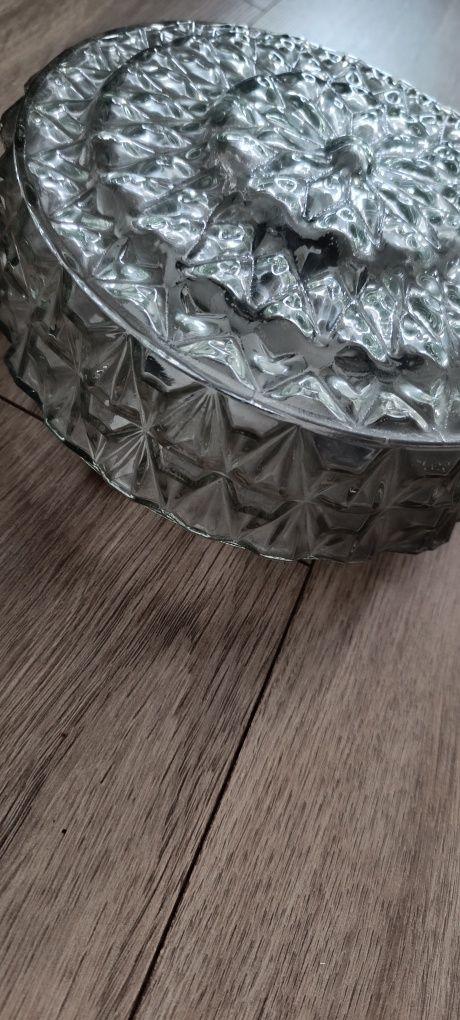 mieszkaniowa sufitowa lampa 

Lampa na sufit klosz

Średnica 25 cm wys