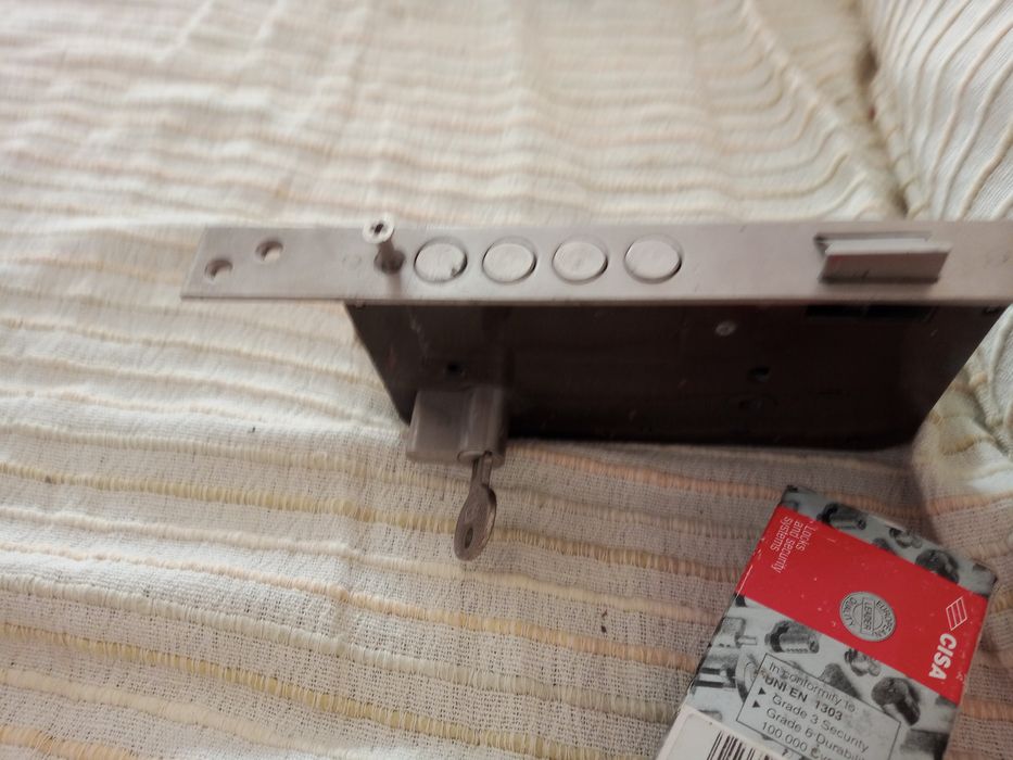 Vendo fechadura Rodes