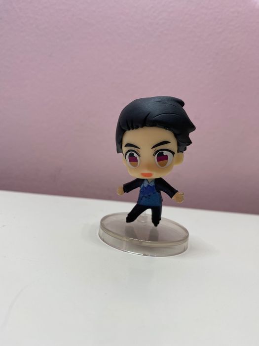 Figuras de anime pequenas.
