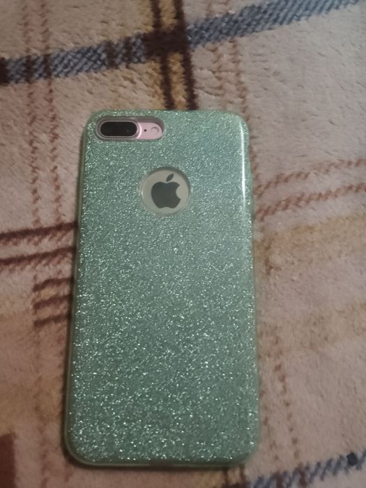 Телефон iPhone 7plus+наушники.