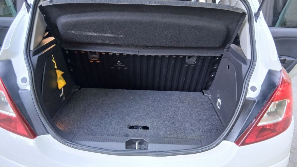 Продам Opel Corsa 1.2 2011 рік.