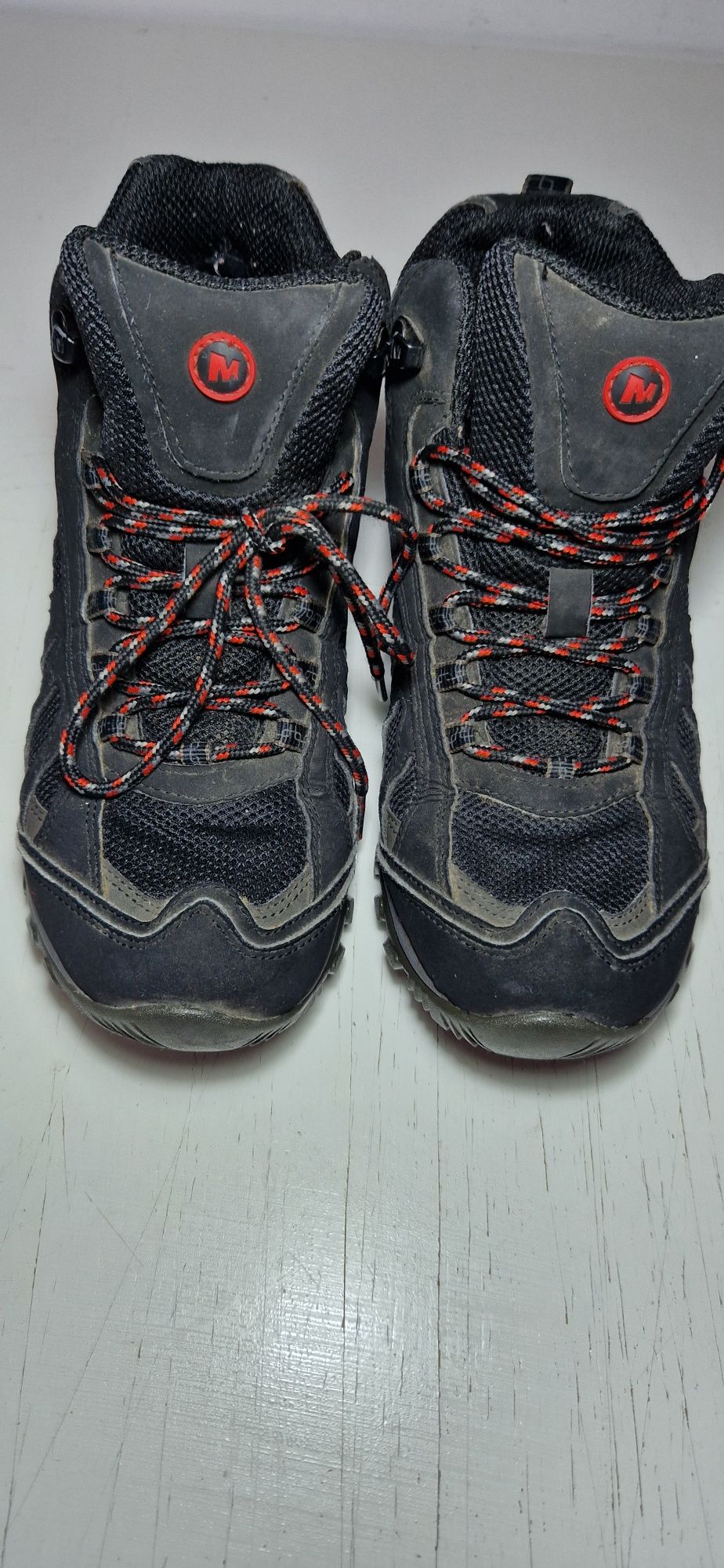 Merrell 39.     .