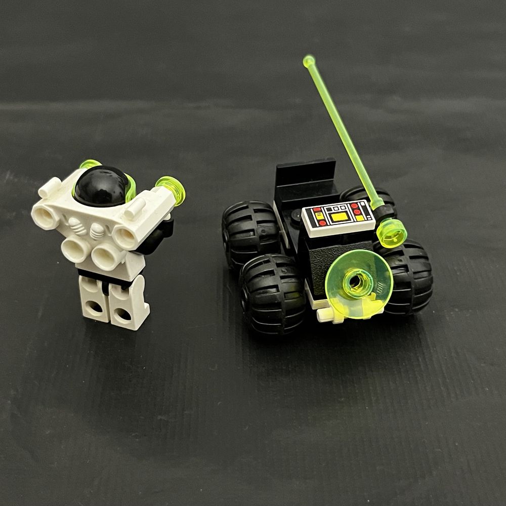 6812 LEGO Kosmiczny pojazd rozpoznwczy