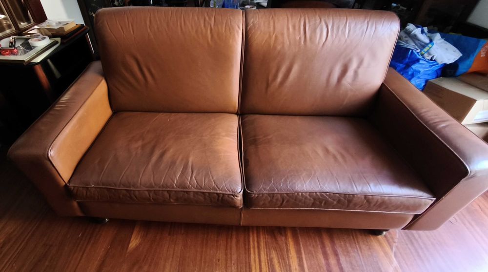 Sofá de sala em pele