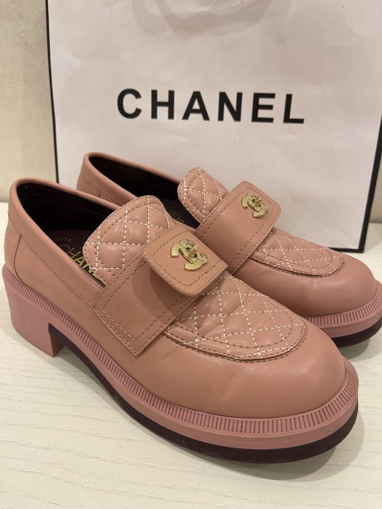 Жіночі шкіряні лофери miu miu Chanel