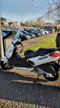 Scooter Branca 300c.c Evo 7 Mota CB 500c.c bom estado Gondomar