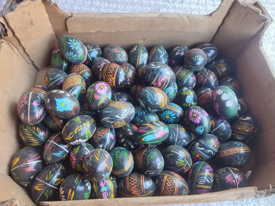 Drewniany jajka wielkanocne z czasów PRL