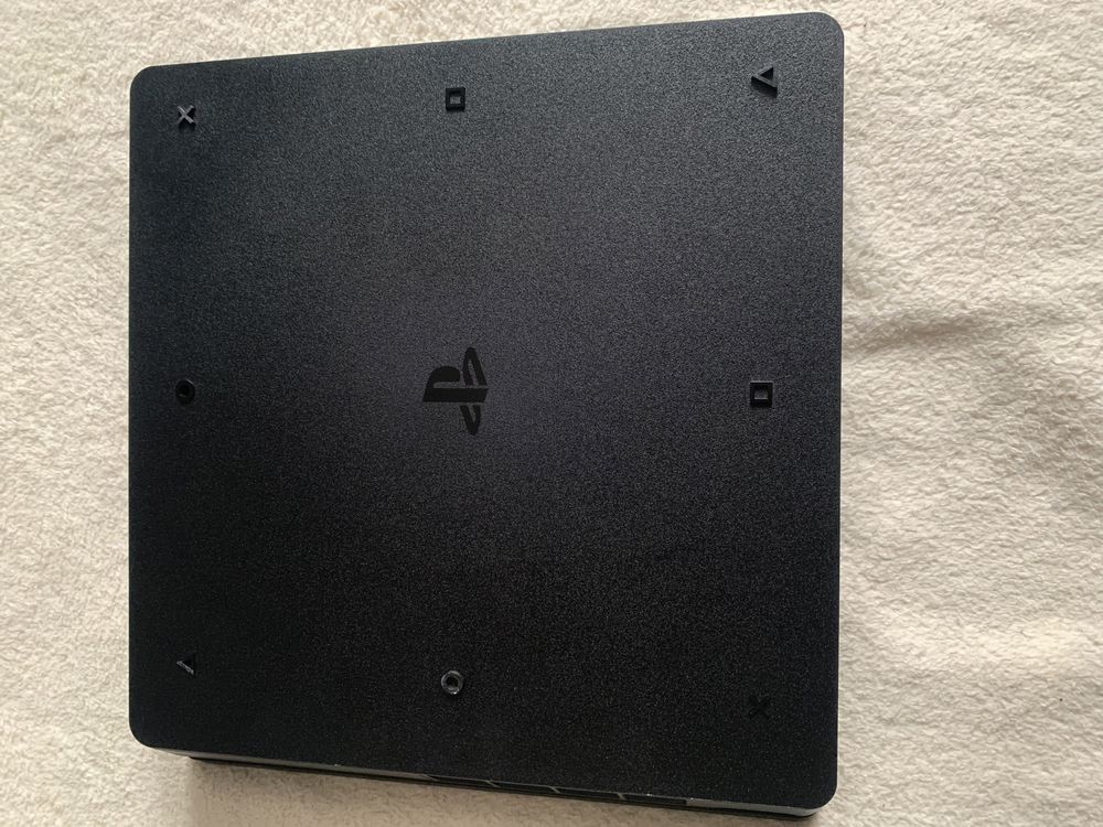 Playstation 4 slim (ps4 slim) в хорошем состоянии