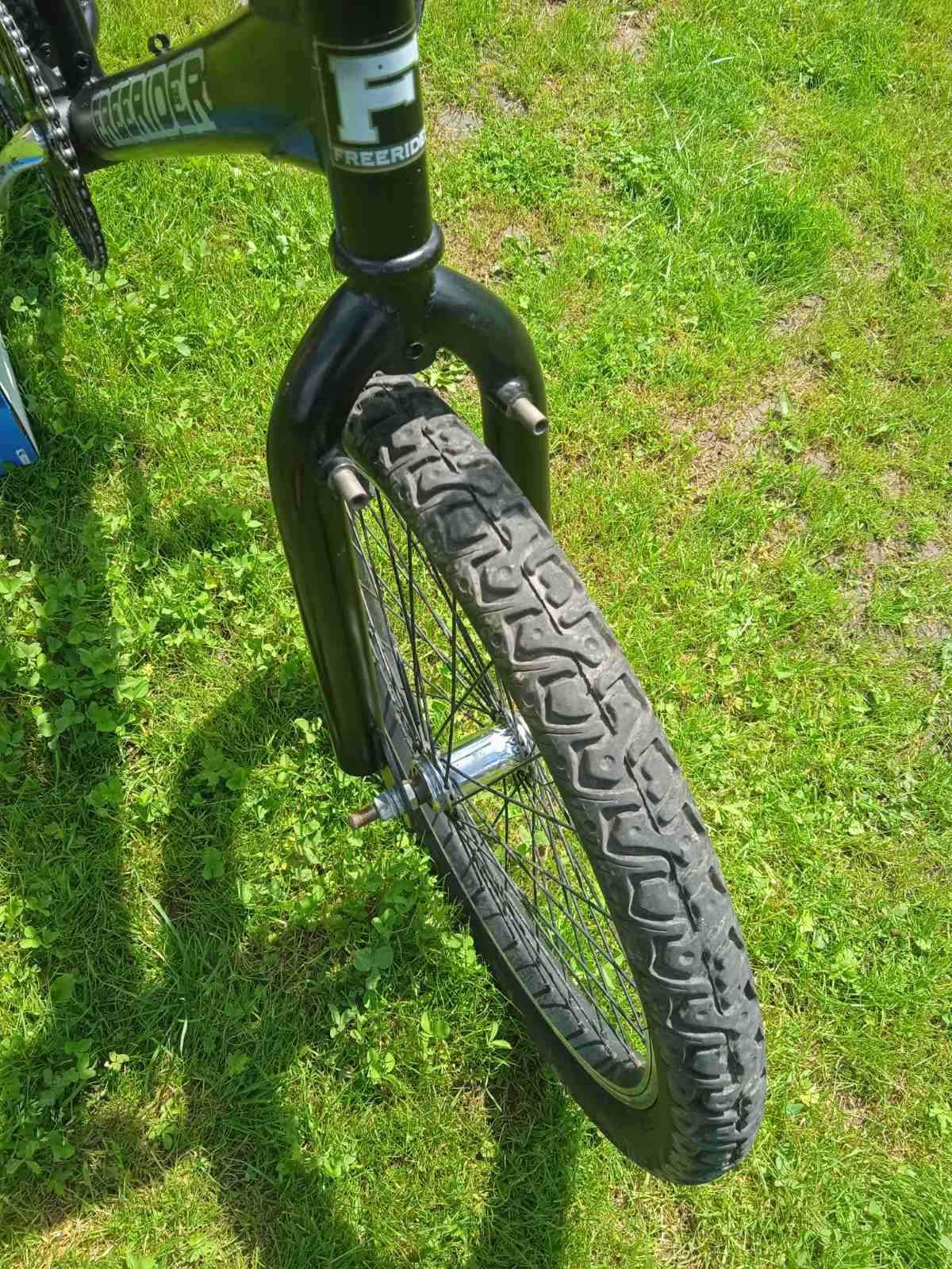 Продам велосипед трюковий  BMX.