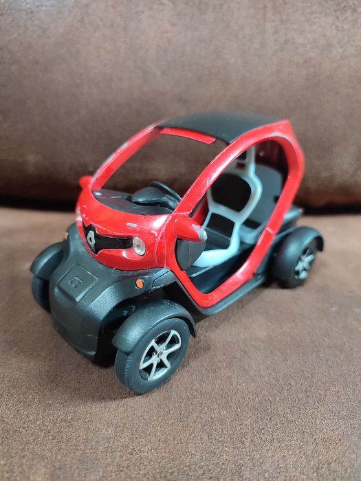 Коллекционная модель автомобиля Renault Twizy